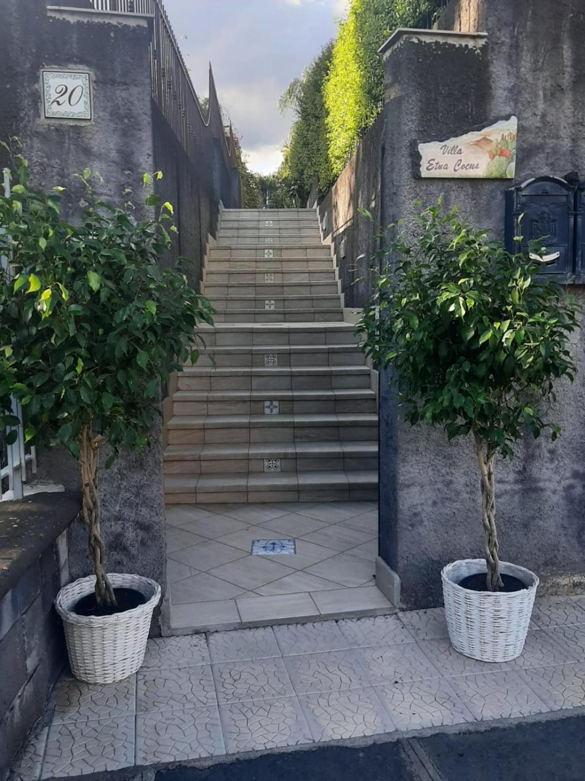 Casa vacanze ETNA COCUS Santa Venerina Esterno foto