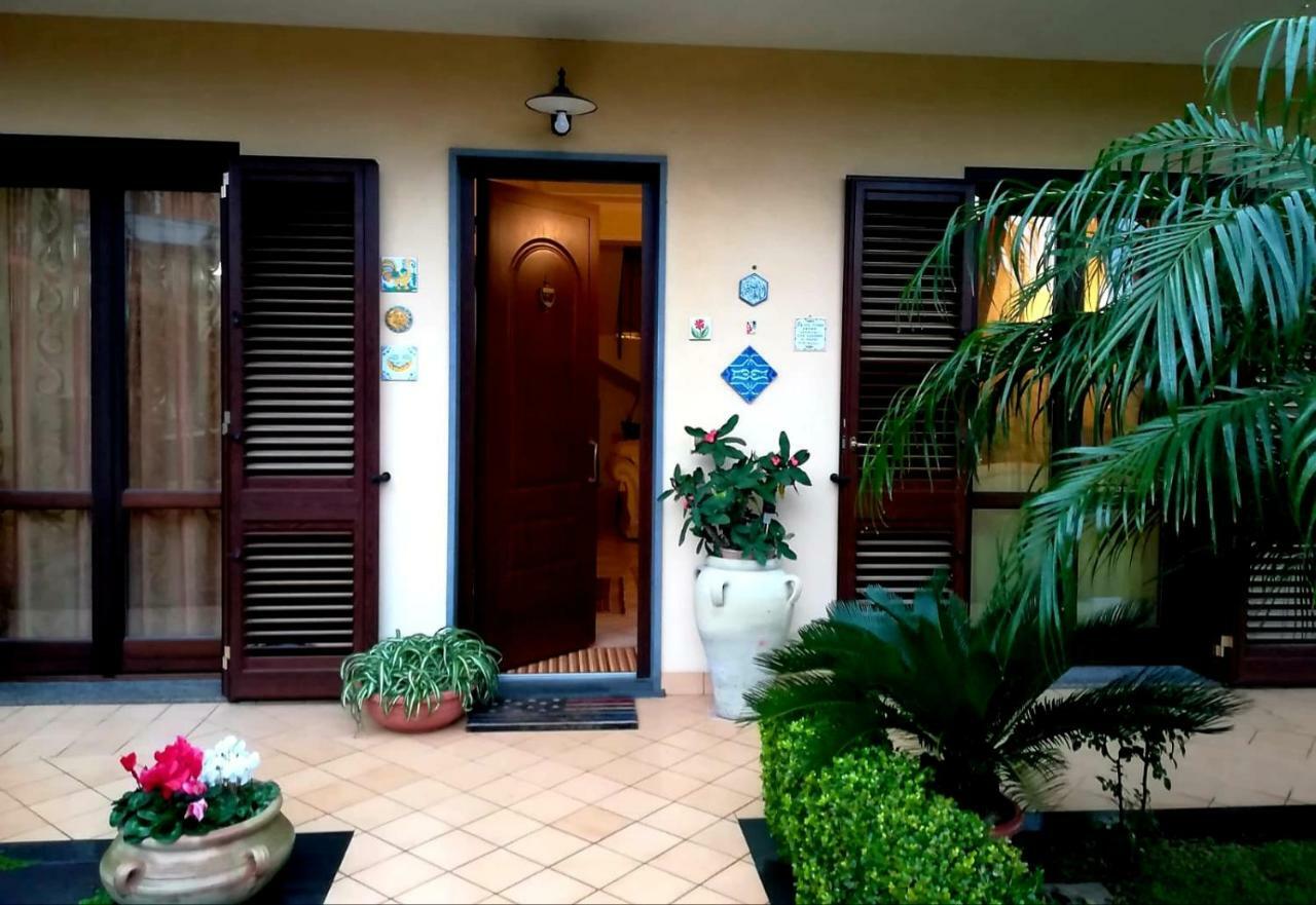 Casa vacanze ETNA COCUS Santa Venerina Esterno foto